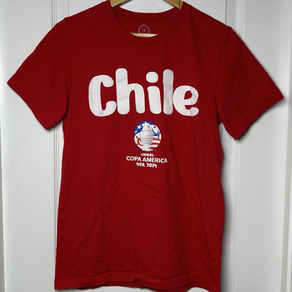 Global Merchandise Chile 2024 Copa América USA Red Tournament Logo‎ T-Shiet
